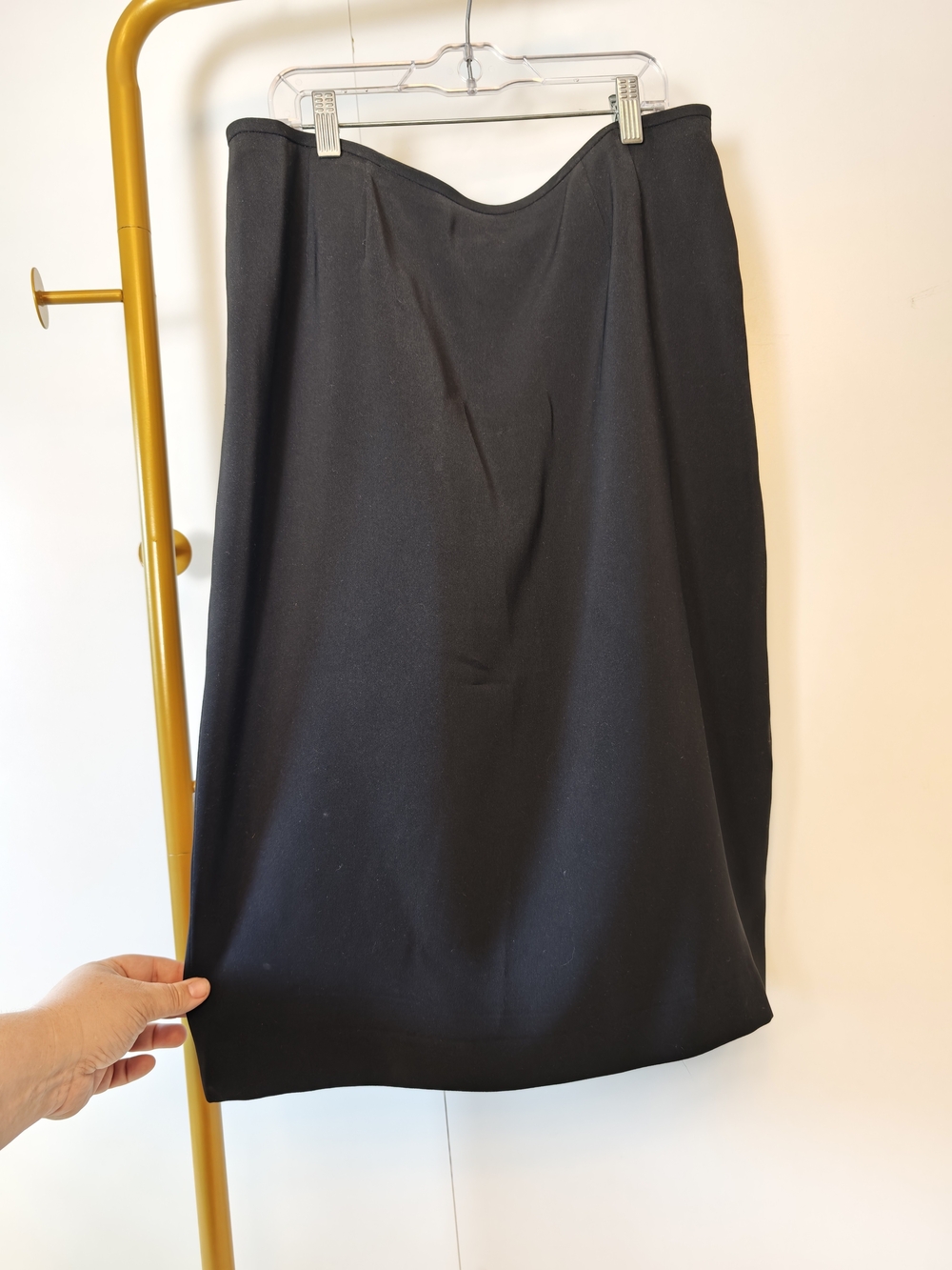 Kasper Black Pencil Skirt with Subtle V-Neck Waist